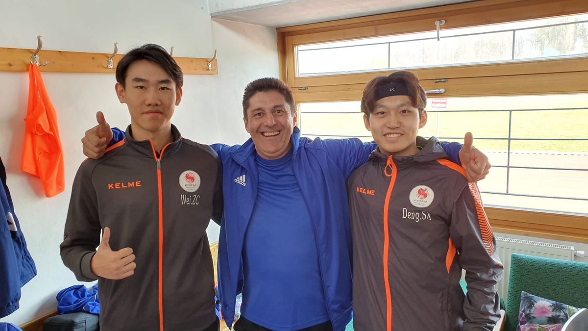 Číňané se v Česku učí, jak lépe pískat fotbalové zápasy